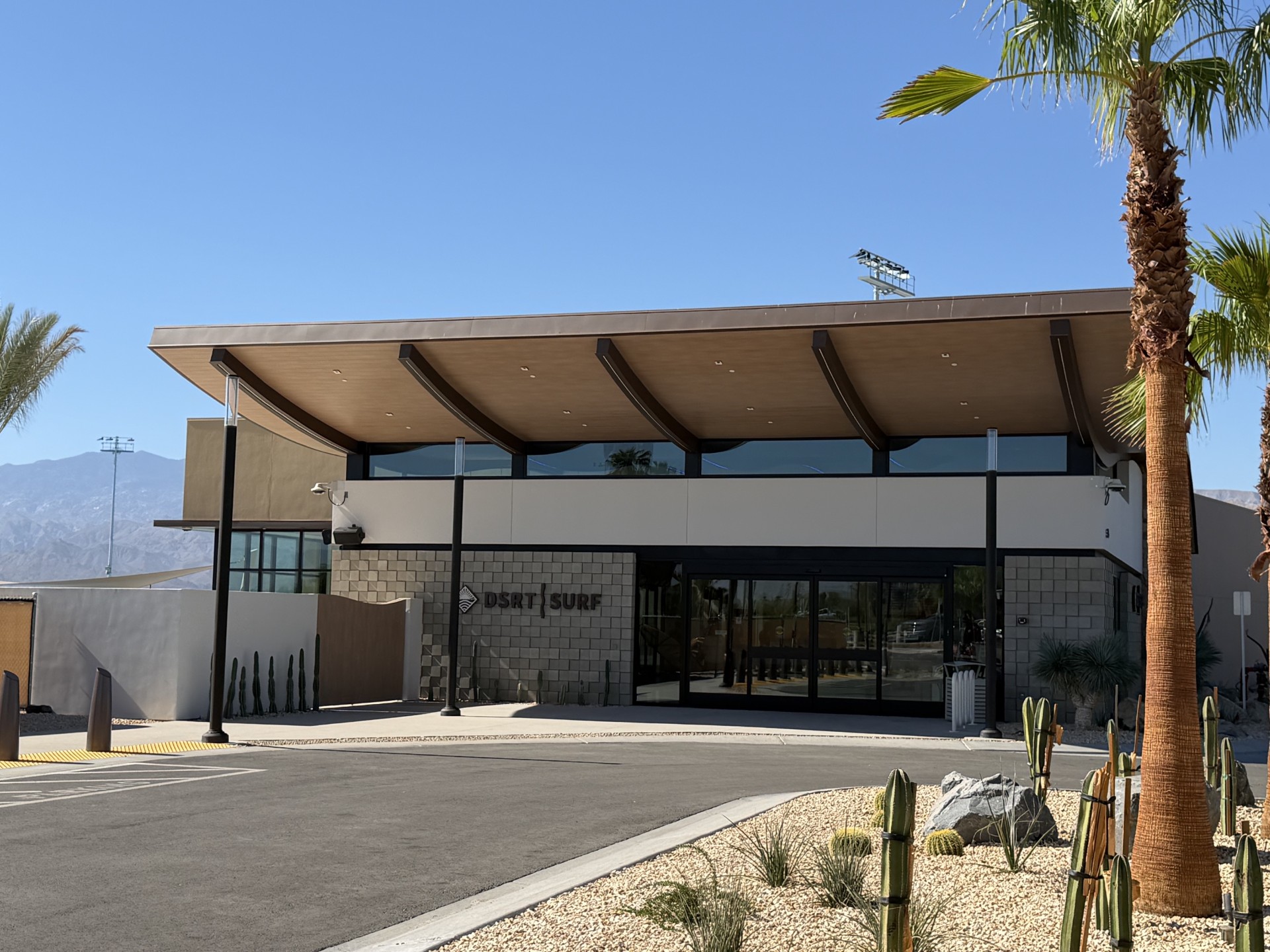DSRT Surf – Bob 3 DSRT Surf - clubhouse image